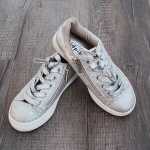 Size 2 Zip Up Girls Shoes